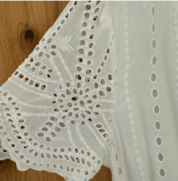 Elegant White Eyelet Dress - Picture 4 of 8